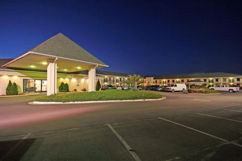 Super 8 By Wyndham Dunn Motel Exterior photo